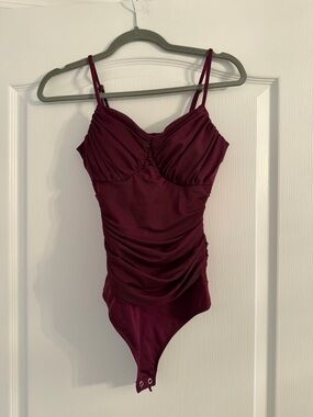 Express Body Contour Ruched Bodysuit in Wine